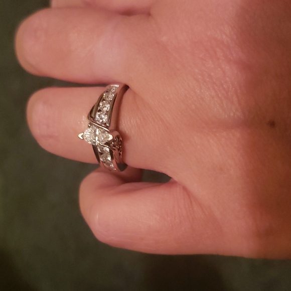 14K white gold diamond ring - Picture 6 of 7